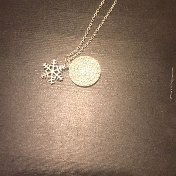 Silver snowflake necklace - Picture 2 of 4